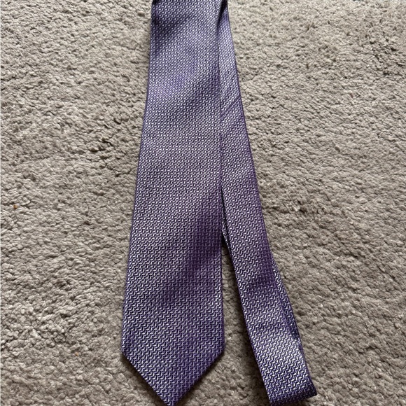 Brooks Brothers 100% Silk Tie with Purple Pattern - Picture 1 of 4